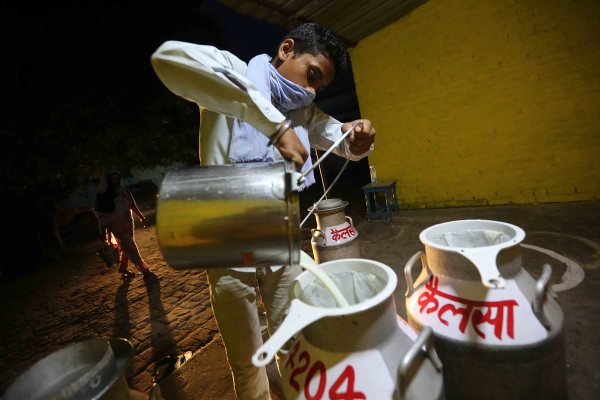 Mumbai sweet shops fda crackdown for adulterated milk, mumbai adulterated milk, adulterated milk crackdown, fda crackdown on Mumbai sweet shops for adulterated milk, Mumbai sweet shops fda crackdown, fda crackdown on Mumbai sweet shops, Mumbai news, Maharashtra news, Indian express, current affairs