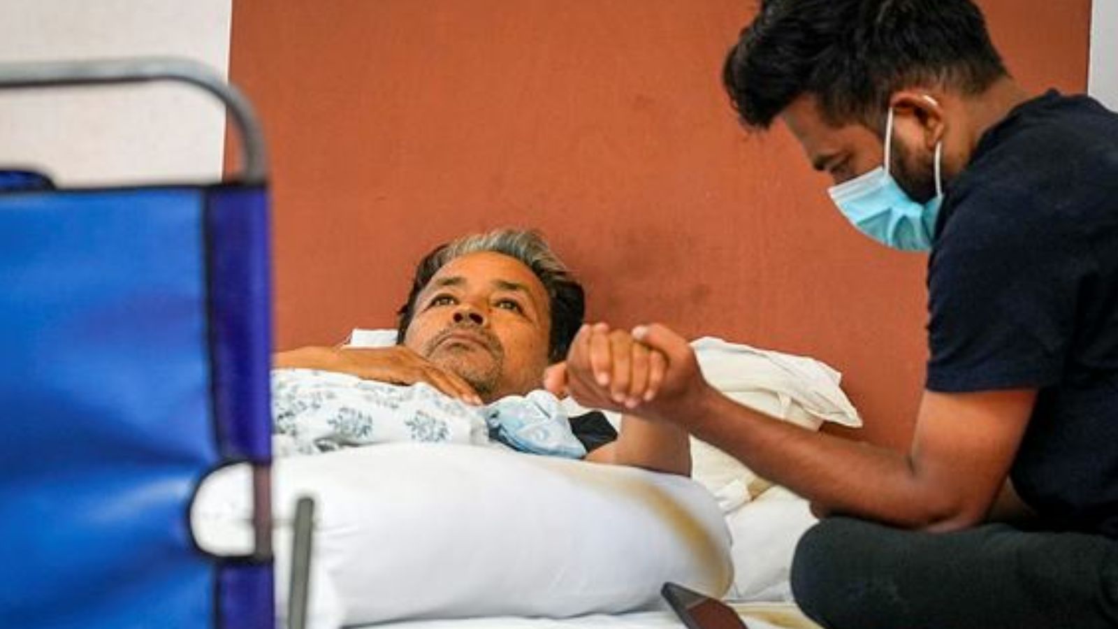 Activist Sonam Wangchuk, who has been on an indefinite hunger strike for 21 days, interacts with Cockroach Janata Party (CJP) founder Abhijeet Dipke before being shifted to a hospital from Jantar Mantar. (PTI Photo)