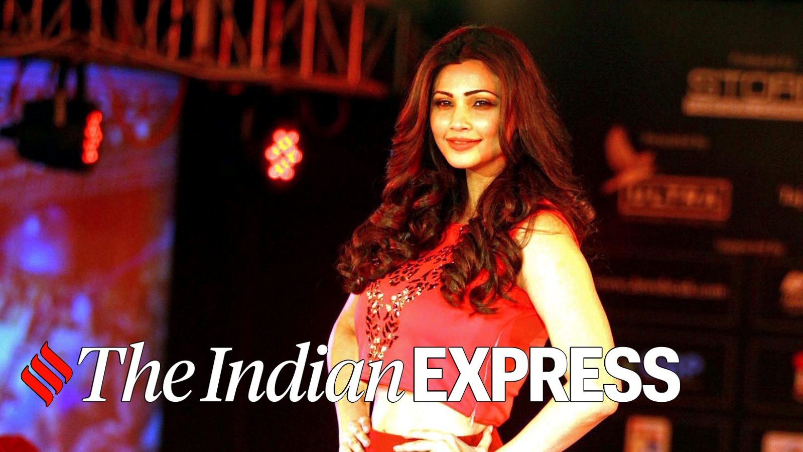 Diễn viên Daisy Shah chia sẻ ký ức về tấm séc đầu tiên 5.000 Rs cùng sự biết ơn với cha mẹ