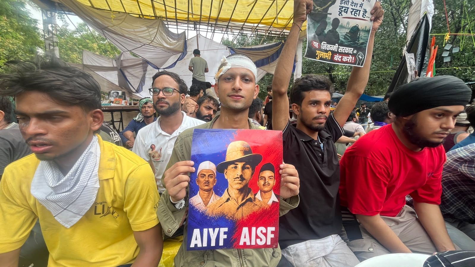 Jantar Mantar Protesters Rebuild Stage After Police Crackdown, Continue Sit-In