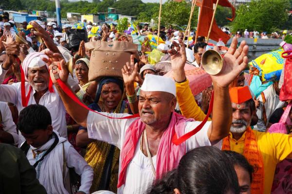 For another dindi from Latur, however, the Wari is as much about spreading joy and entertaining others as it is about devotion