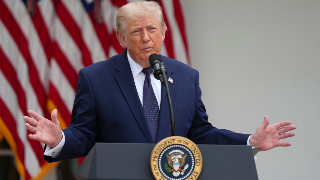 trump warns iran
