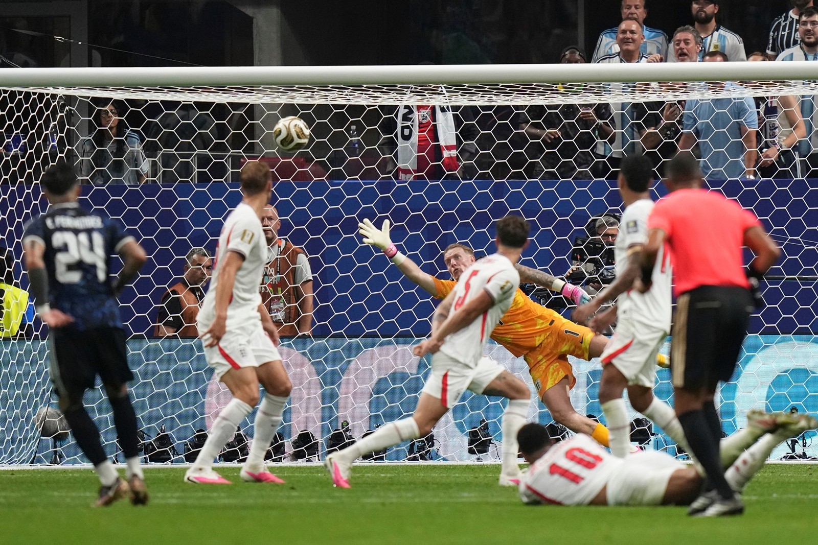 England goalkeeper Jordan Pickford (1) fails to stop a shot by Argentina's Enzo Fernandez (24) as he scores his side's first goal during the World Cup semifinal soccer match between England and Argentina in Atlanta, Wednesday, July 15, 2026. (AP Photo/Stephanie Scarbrough)