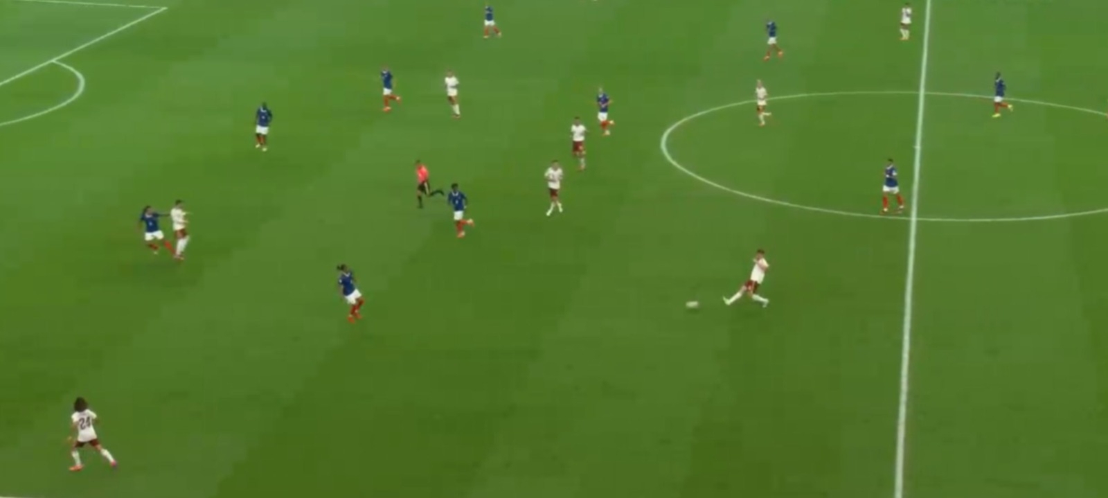 The set-up that led to Spain's penalty: Alex Baena drifting inside and dragging Jules Kounde with him, and Marc Cucurella occupying the left-winger's position. (Zee5 screenshot)