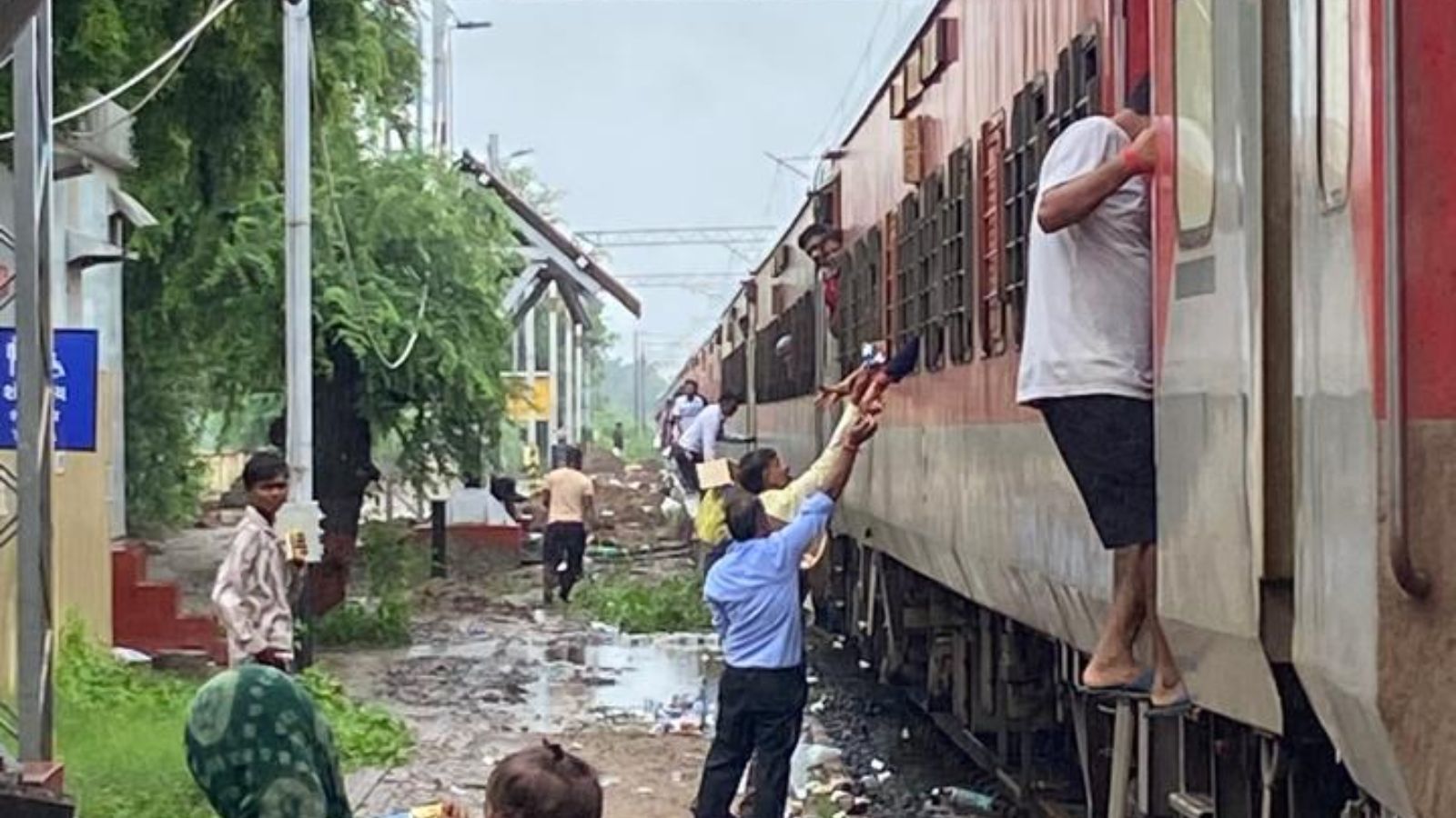 Gujarat rains hit rail traffic, 61 trains on Mumbai route cancelled