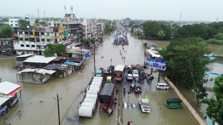 dead in Surat floods, Surat floods, Surat rains, Surat floods deaths, Gujarat floods deaths, surat deaths, surat monsoon deaths, Gujarat 2006 floods, Ahmedabad news, Gujarat news, Indian express, current affairs