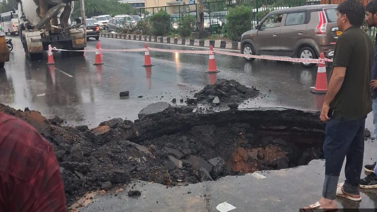 Heavy Rain and Pipeline Work Cause Cave-In on Delhi-Gurgaon Expressway, Snarling Traffic for Hours
