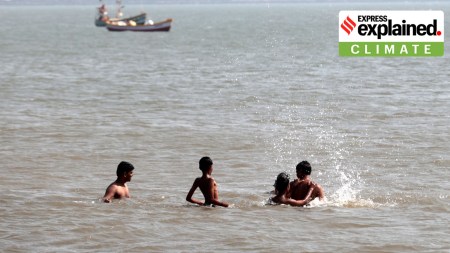 Heat wave deaths: Children at a beach in Mumbai.