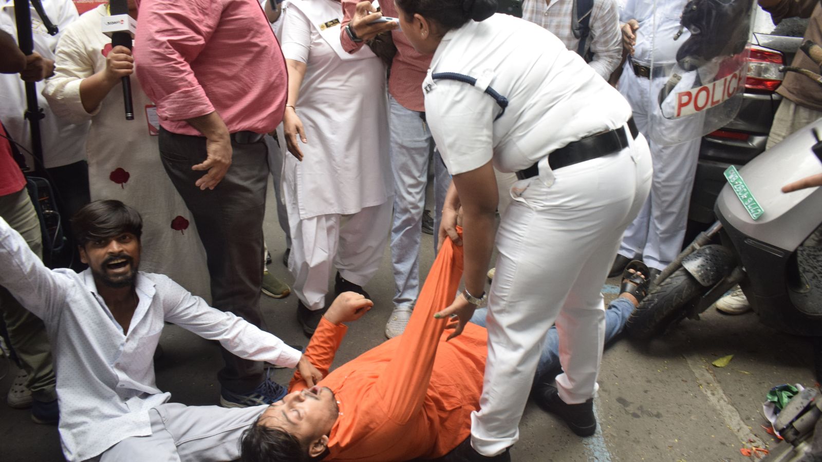Police resort to baton charge as BJP, TMC workers clash during protest over Baruipur rape