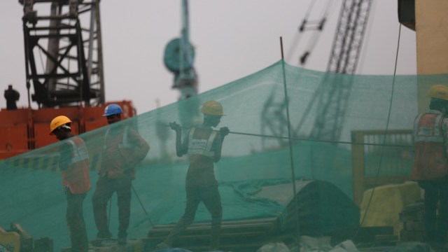 Labourer at work in New Delhi on Tuesday. Express Photo by Tashi Tobgyal 080921