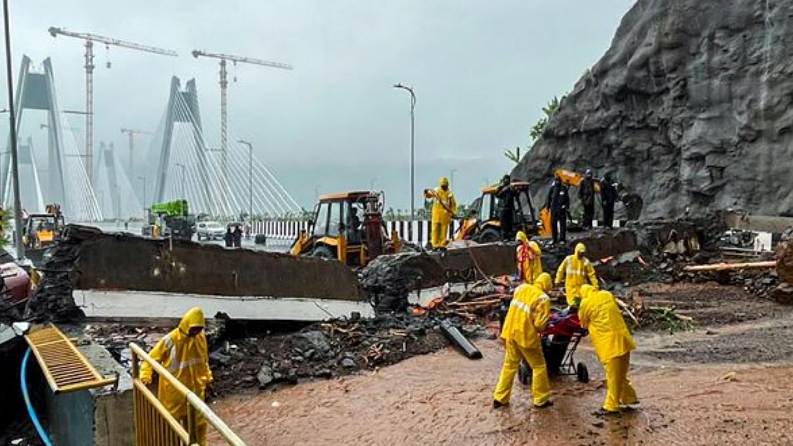 Rs 7,000-crore Mumbai-Pune Expressway section crumbled in just 9 weeks