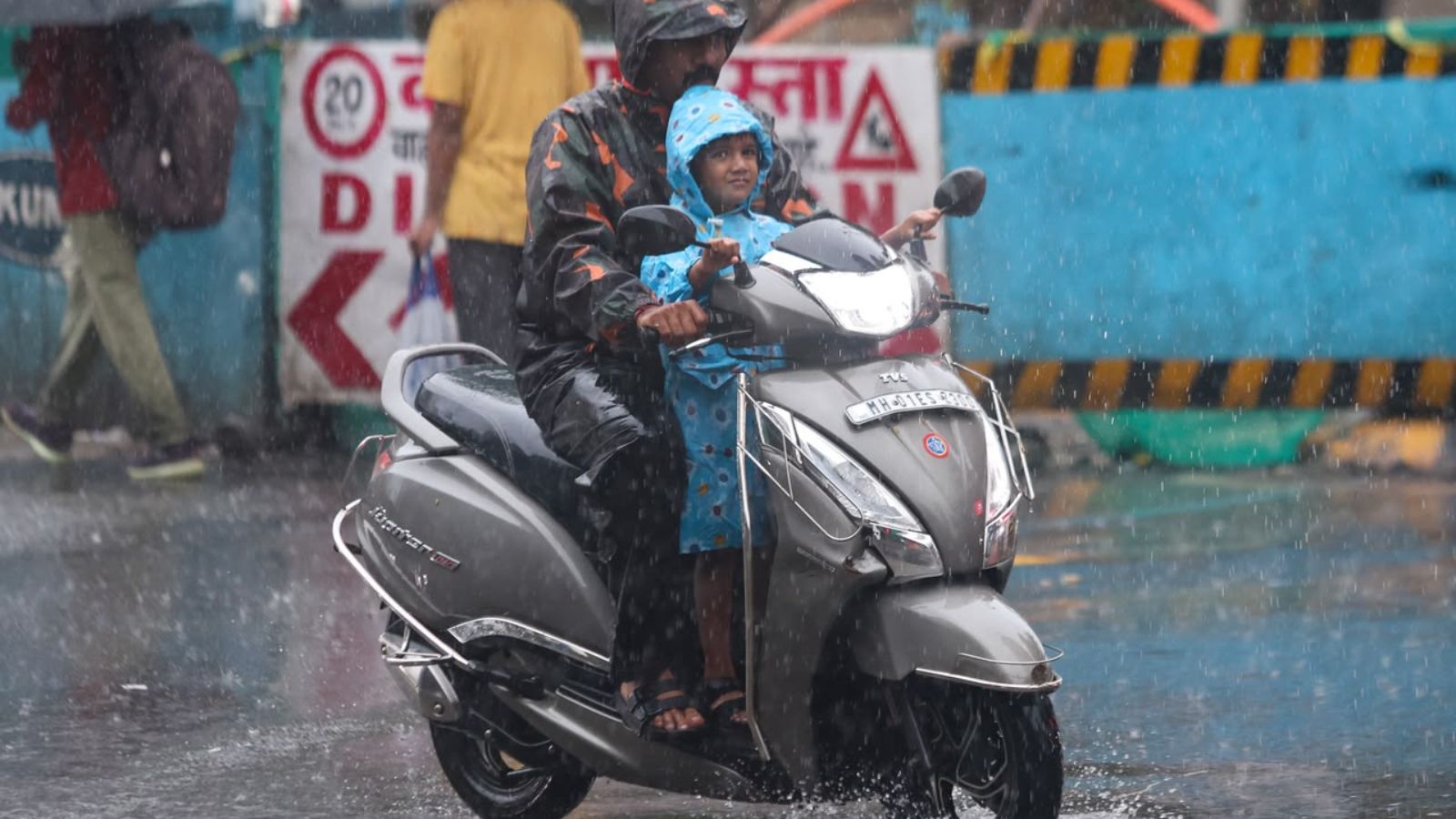 Mumbai declares afternoon holiday for schools, colleges amid red alert
