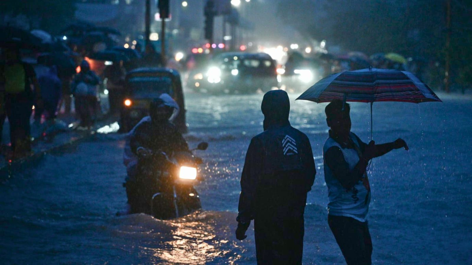Heavy rain lashes Mumbai again, likely to recede over weekend
