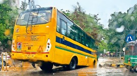 School bus sinks as road caves in, delhi road caves in, Delhi-Jaipur Expressway, Delhi-Jaipur Expressway road caved in, Gurgaon road caves in, Gurgaon, delhi news, India news, Indian express, current affairs