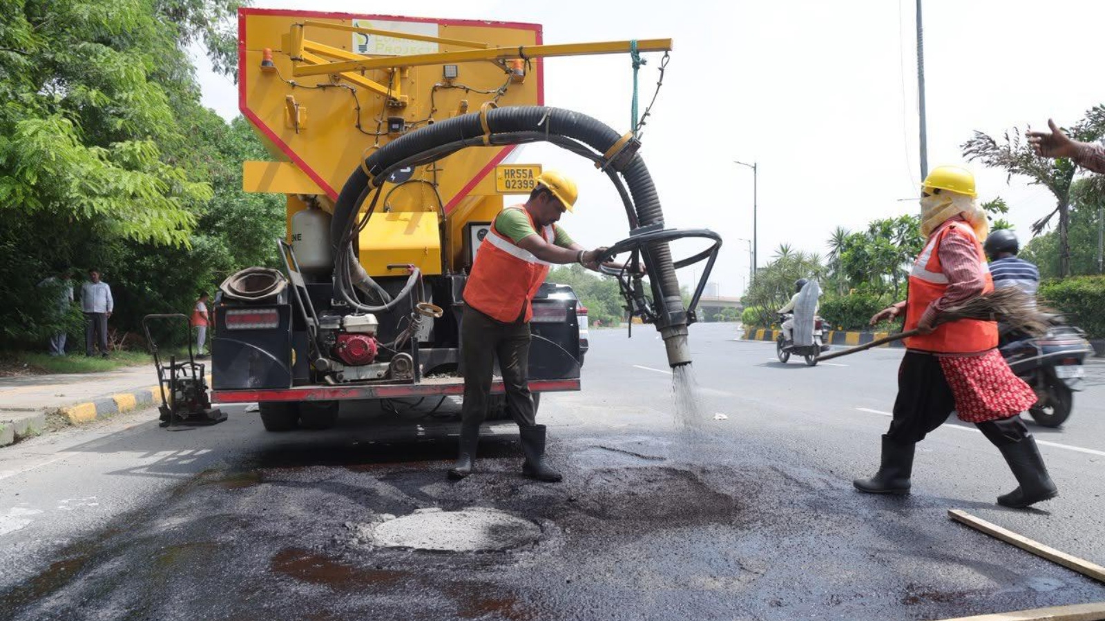 Delhi introduces single-machine: ‘Spray, Injection, Patching’ method to repair potholes under 5 minutes