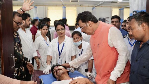 Bihar BJP president Sanjay Saraogi visits a party worker injured in the clash outside the Bihar Congress headquarters in Patna on Wednesday. (Photo: BJP Bihar/X)