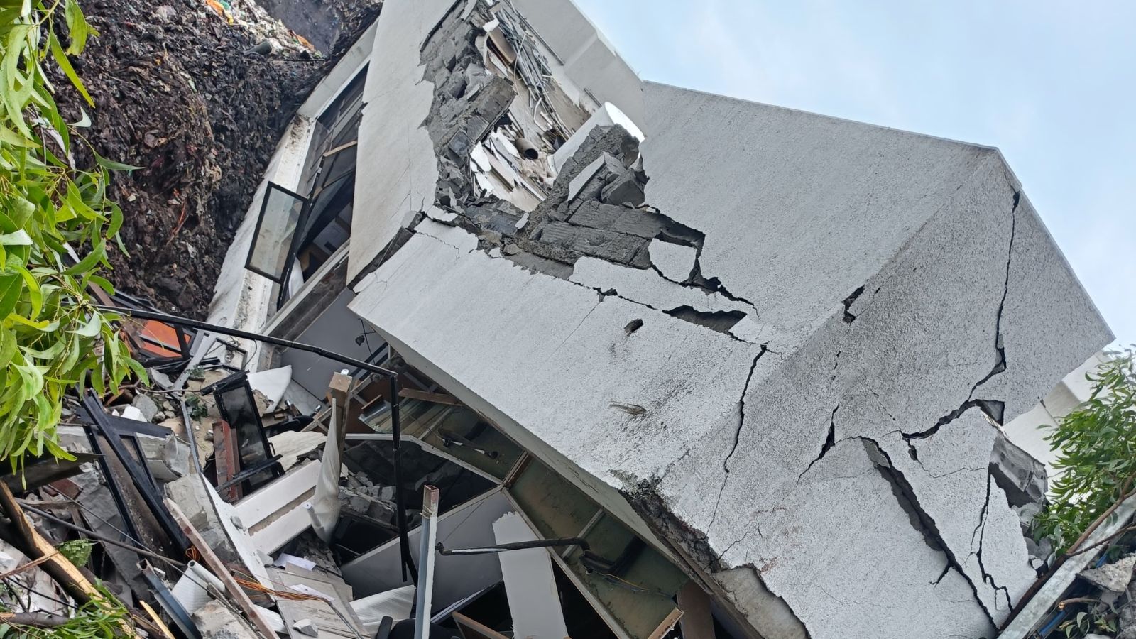 Building collapses in Pune’s Pimpri-Chinchwad, around 15 feared trapped under debris Building collapses in Pune’s Pimpri-Chinchwad, around 15 feared trapped under debris