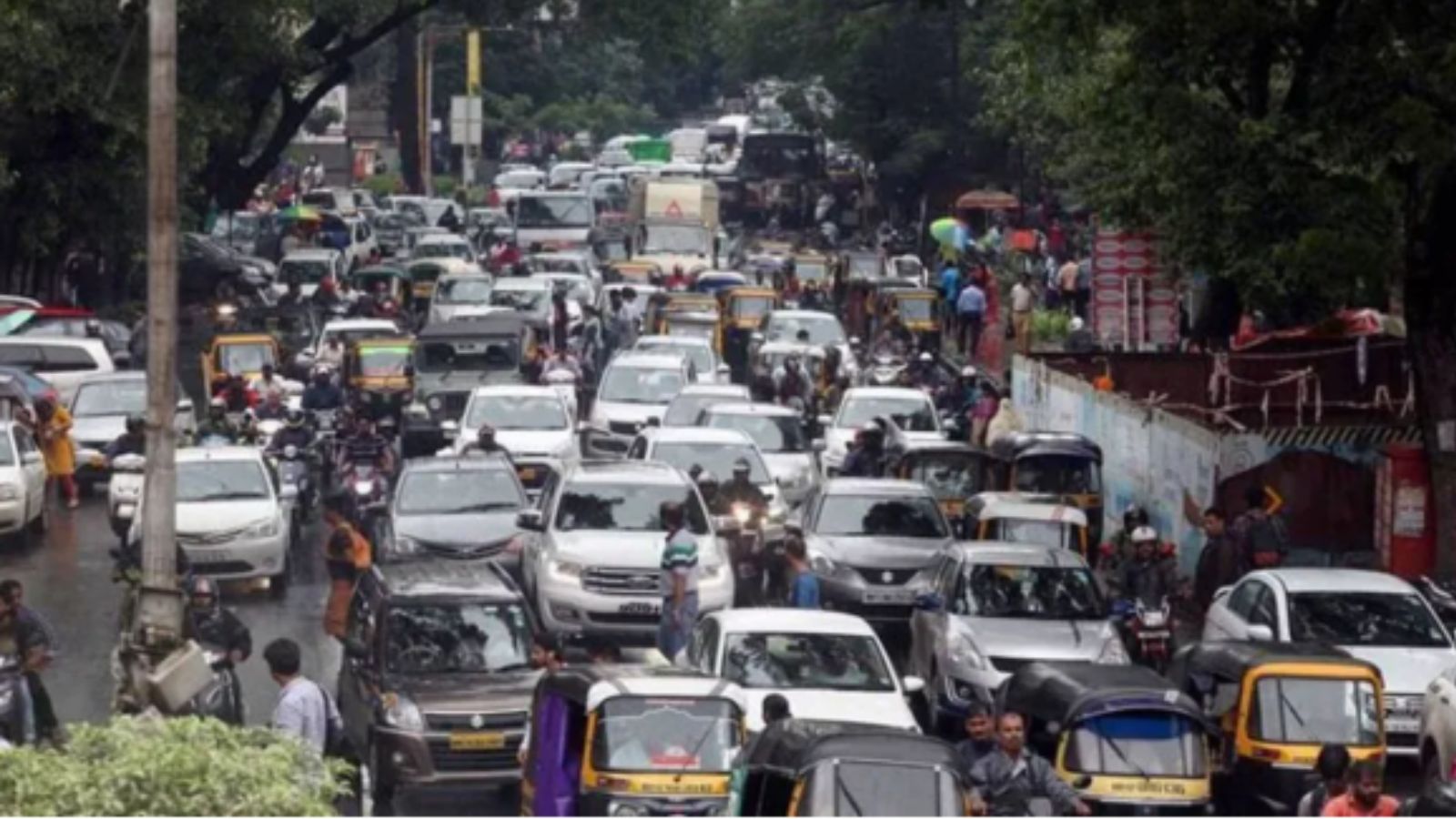 Two-thirds city roads lack footpaths, 90% cycle tracks not up to standard: PMC