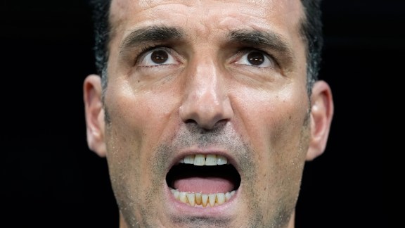 Every time Scaloni has been asked to explain an Argentine remontada, his answer has been the same: it is inexplicable, he does not understand it either. (AP Photo)