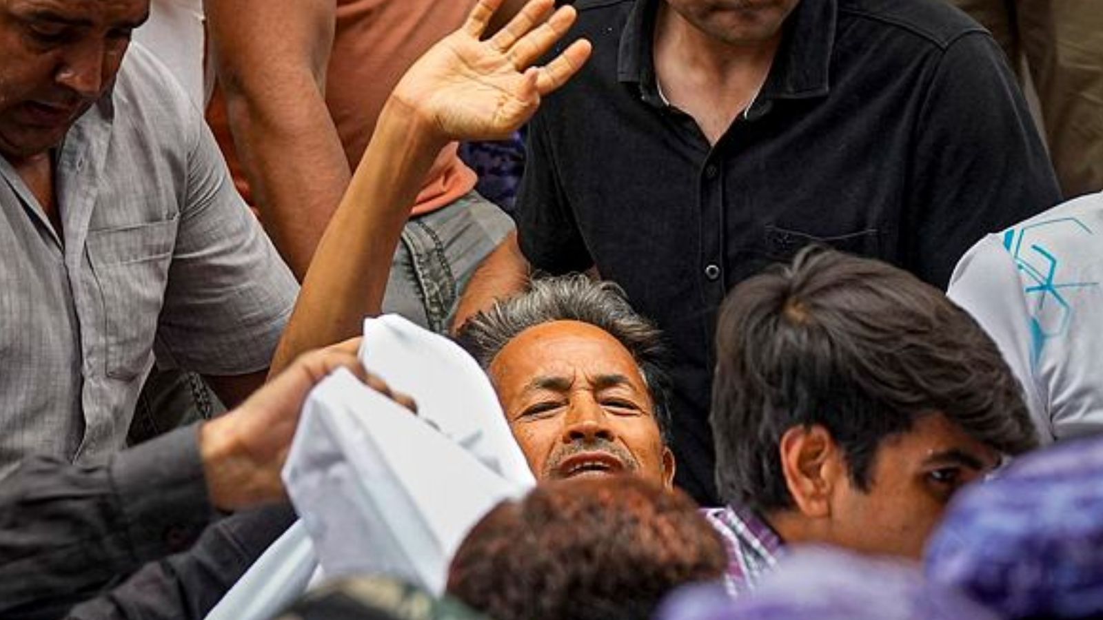‘Took Sonam sir away like a criminal’: CJP founder Dipke rallies protesters at Jantar Mantar 