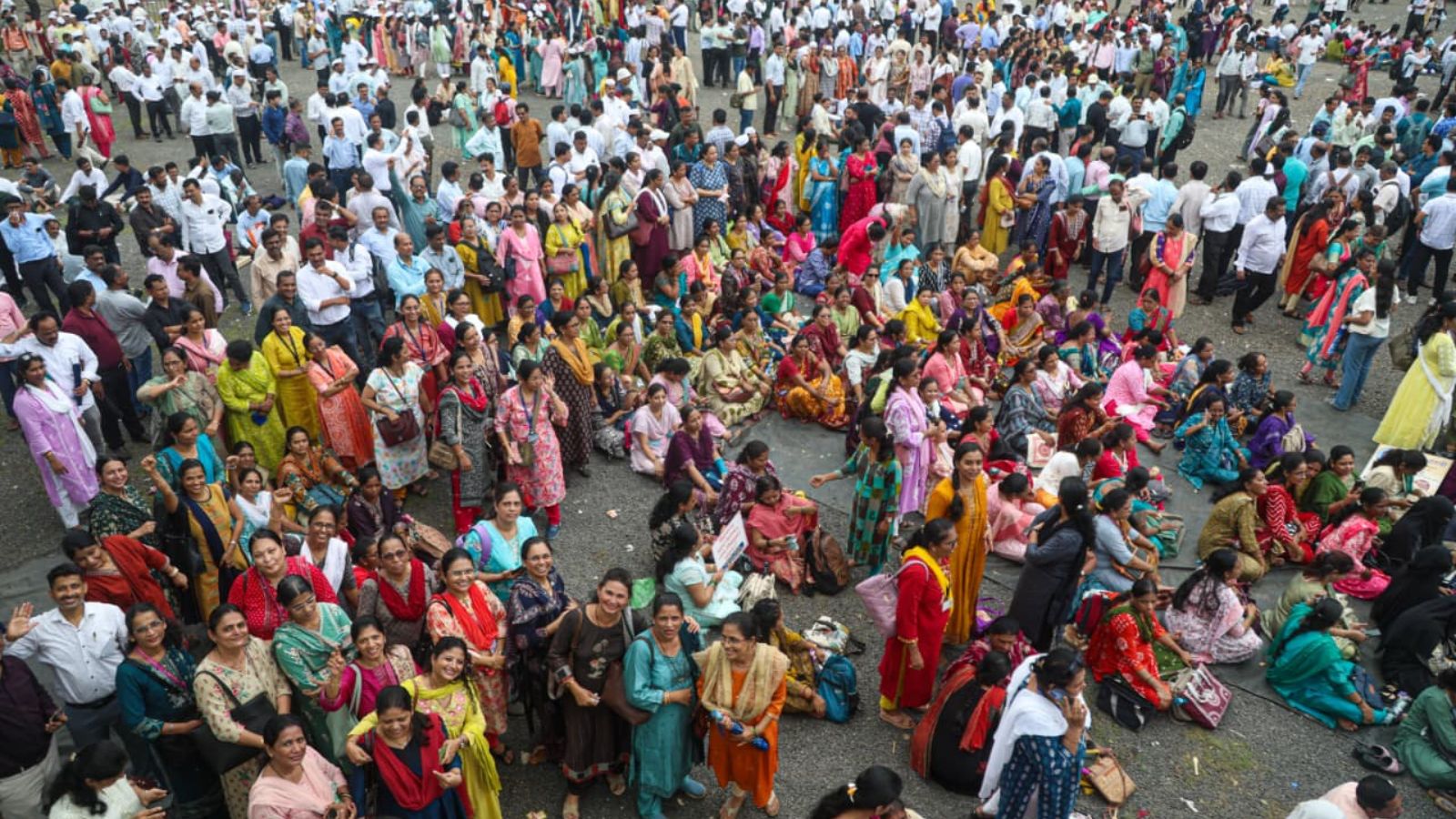 Defying pay cut threat, Maharashtra teachers join protest against BLO duties, over 60% schools shut