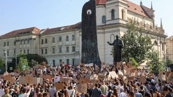 People protest against Ukrainian President Volodymyr Zelenskyy decision to replace Mykhailo Fedorov as defence minister, in Lviv, July 16, 2026. (REUTERS)