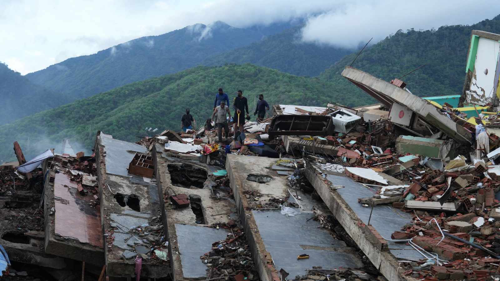 Miracle in Venezuela: 6 days after earthquakes, toddler rescued from rubble