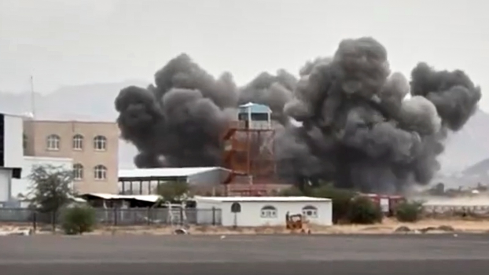Saudi Airstrike on Yemen Airport Targets Iranian Flight; Houthis Threaten Retaliation