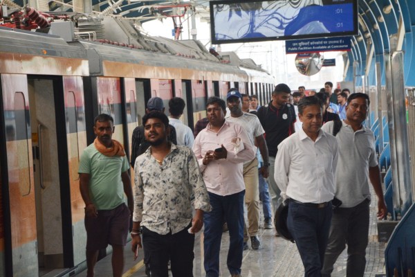 Greater Noida West, Metro extension protest, Sector 71 intersection, Noida Extension Metro line, NEFOWA, Abhishek Kumar, Greater Noida public transport, Noida Extension Flat Owners Welfare Association, Greater Noida West traffic issue, Noida Delhi traffic commute