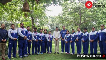Mandaviya felicitates India's CWG 2026 weightlifting medallists