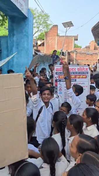 On July 28, around 1,000 students at Sarvodaya Inter College in Fatehpur protested for safe drinking water, repairs to dilapidated classrooms.