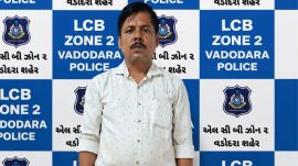 Vadodara doctor no medical degree