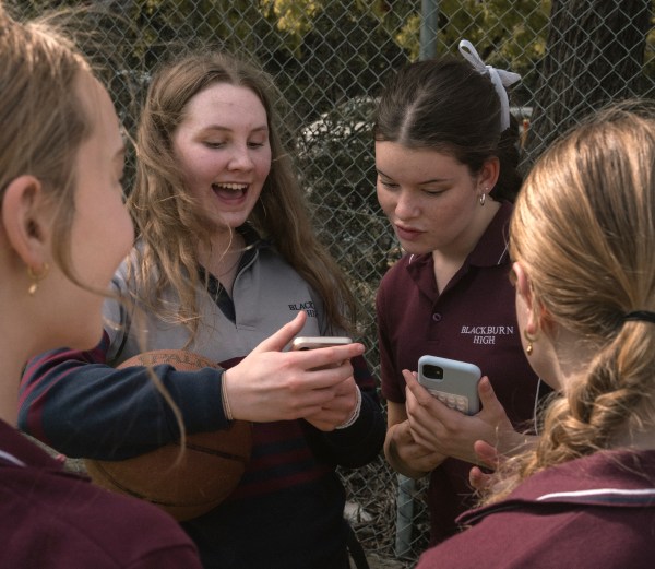 Friends gather to watch a TikTok videoÊin Melbourne, Australia, Nov. 13, 2025. (Matthew Abbott /The New York Times)