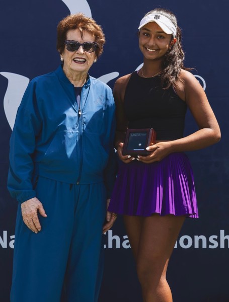 Aarini Bhattacharya with Billie Jean King during USTA Under-16 National Championships. (Jon Mulvey/USTA)