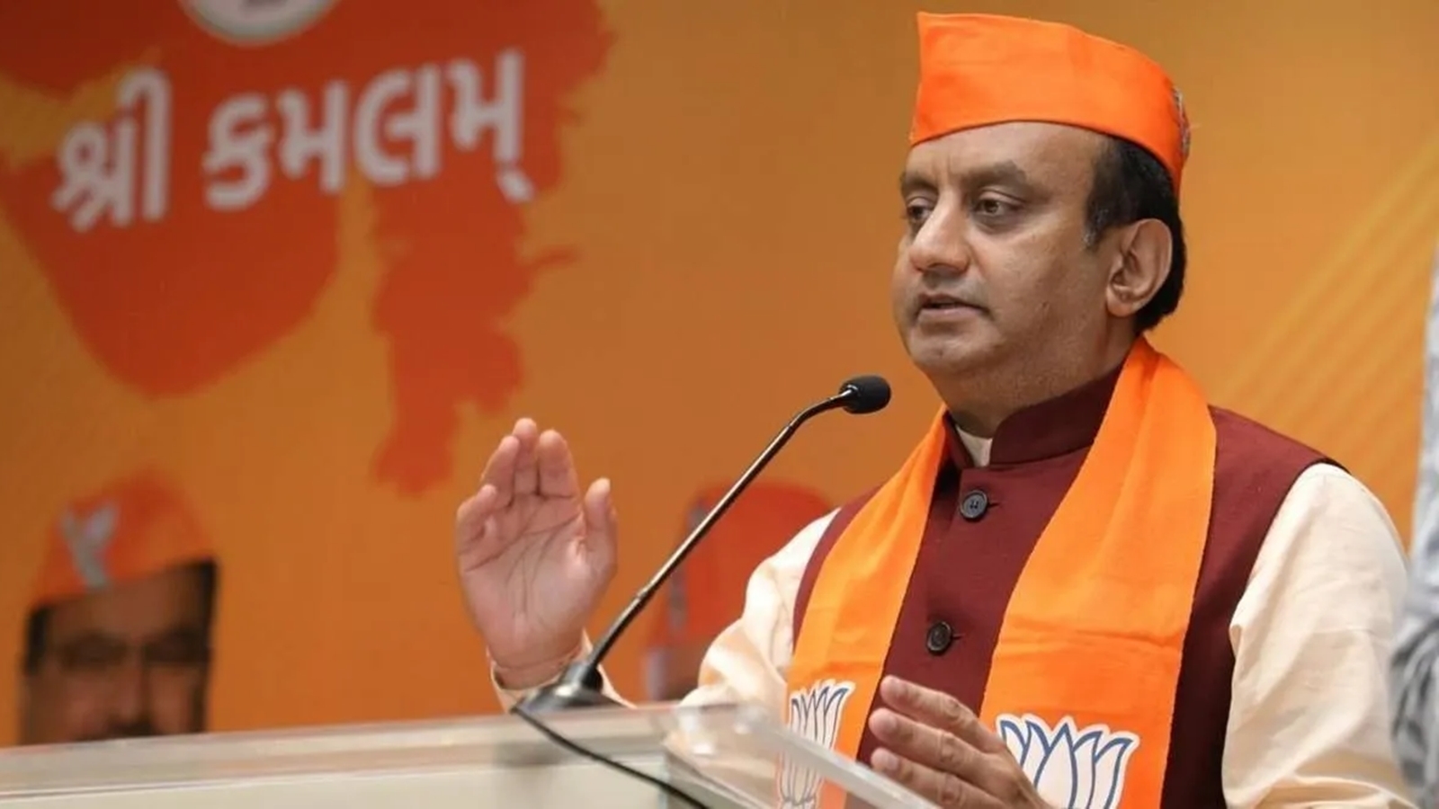 BJP Slams Congress Over Resolution to Sing Only Two Stanzas of Vande Mataram