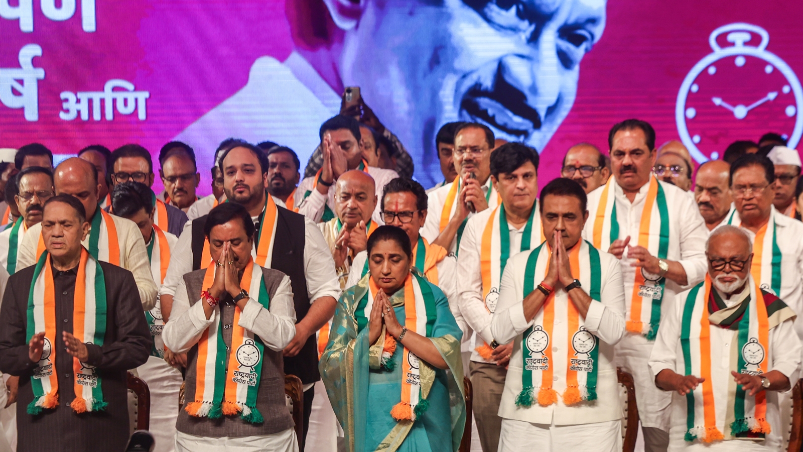 సునేత్ర పవార్ ఎన్నికలు 'చెల్లవు' అని ప్రత్యర్థుల ఆరోపణ: NCP రికార్డులను కోరిన ఎన్నికల కమిషన్