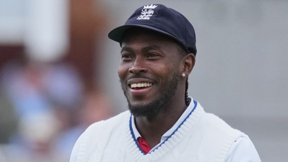 England's Jofra Archer gestures in the field on day two of the second cricket test match between England and Pakistan in London, Friday, Aug. 28, 2026. (AP Photo/Dave Shopland)