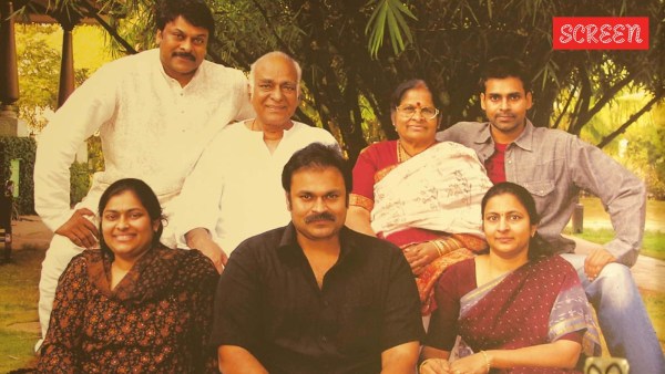 Chiranjeevi with his parents Venkat Rao and Anjana Devi, along with his siblings