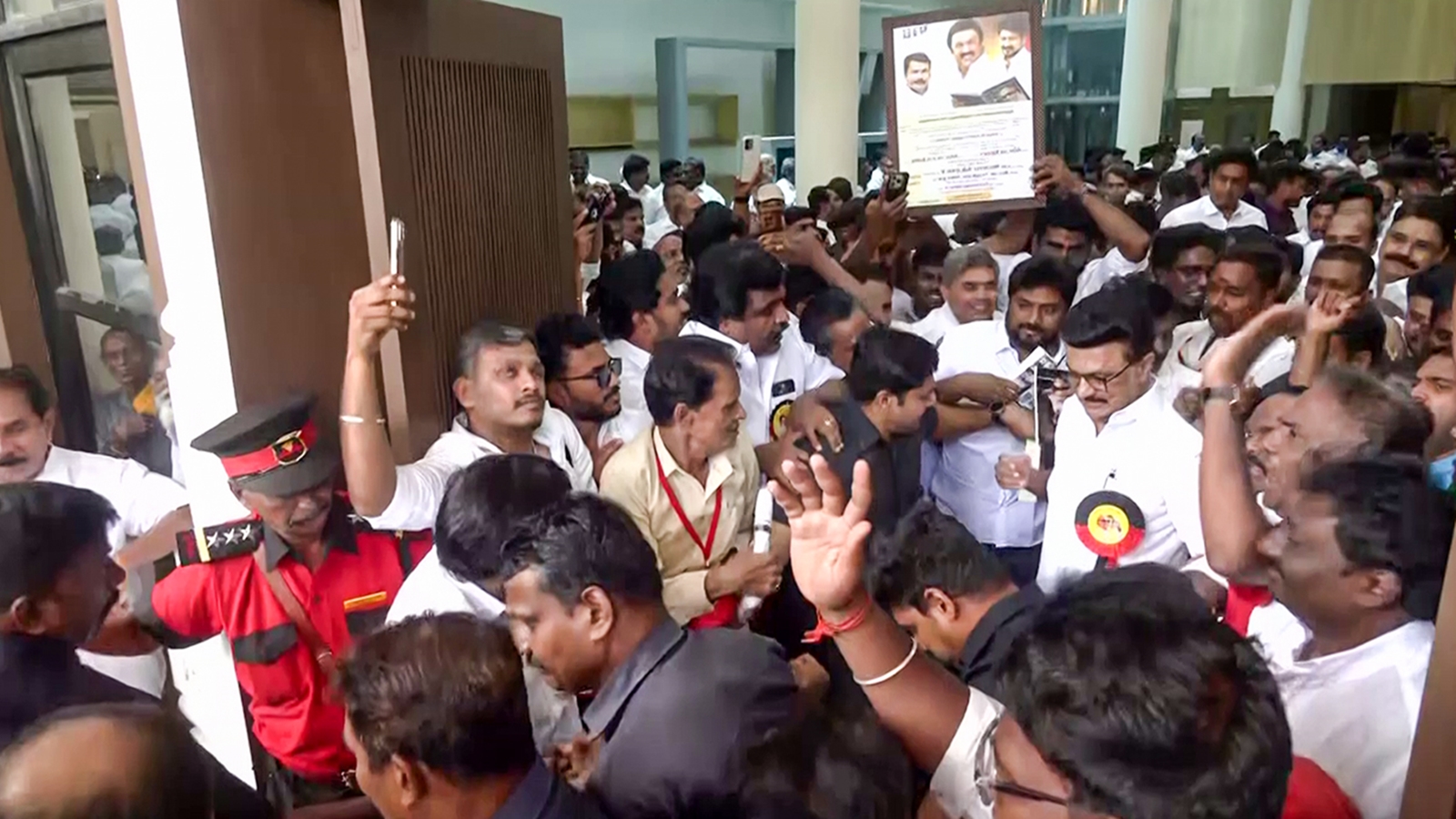 DMK accepts its defeat, but has it understood what defeated it?