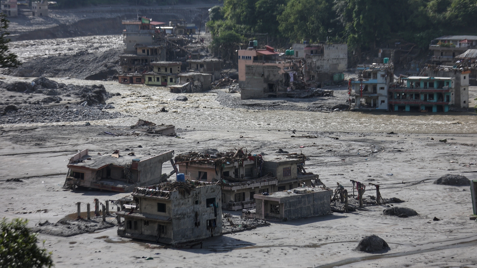 Toll rises to 788, rescuers keep digging
