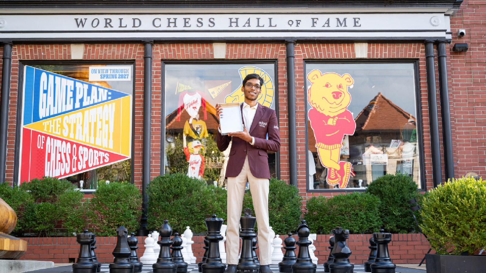 Praggnanandhaa poses with the 2026 GCT Finals trophy. (Lennart Ootes/Saint Louis Chess Club)
