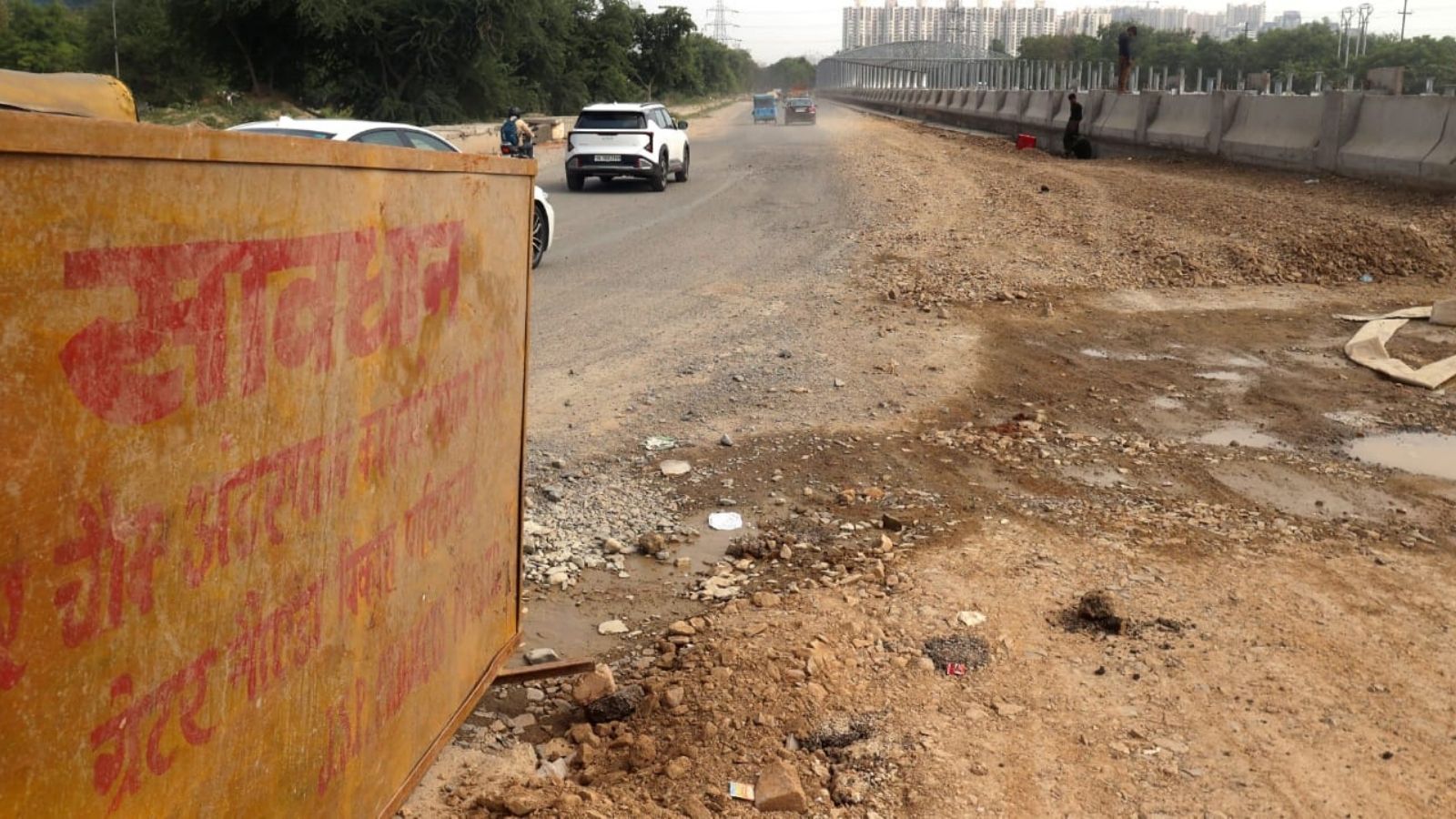 “Stuck for an hour to cross 2 km”: Noida’s Gaur Chowk underpass delayed again, commuters wait for relief