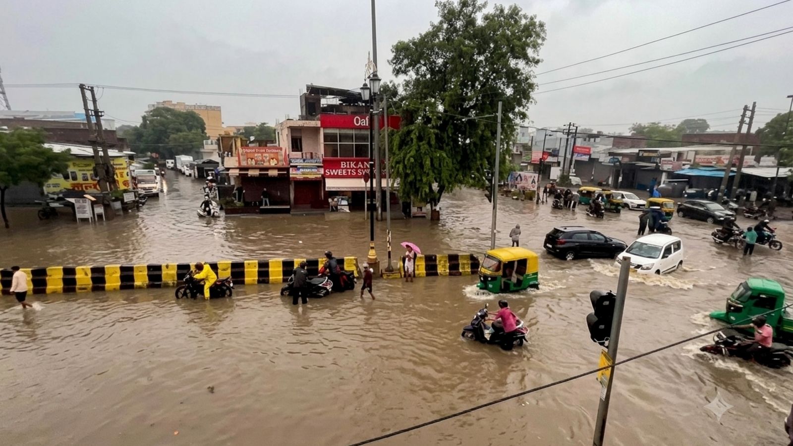 IMD issues 3-hour red alert for Delhi after heavy rain; Gurugram battles flooding