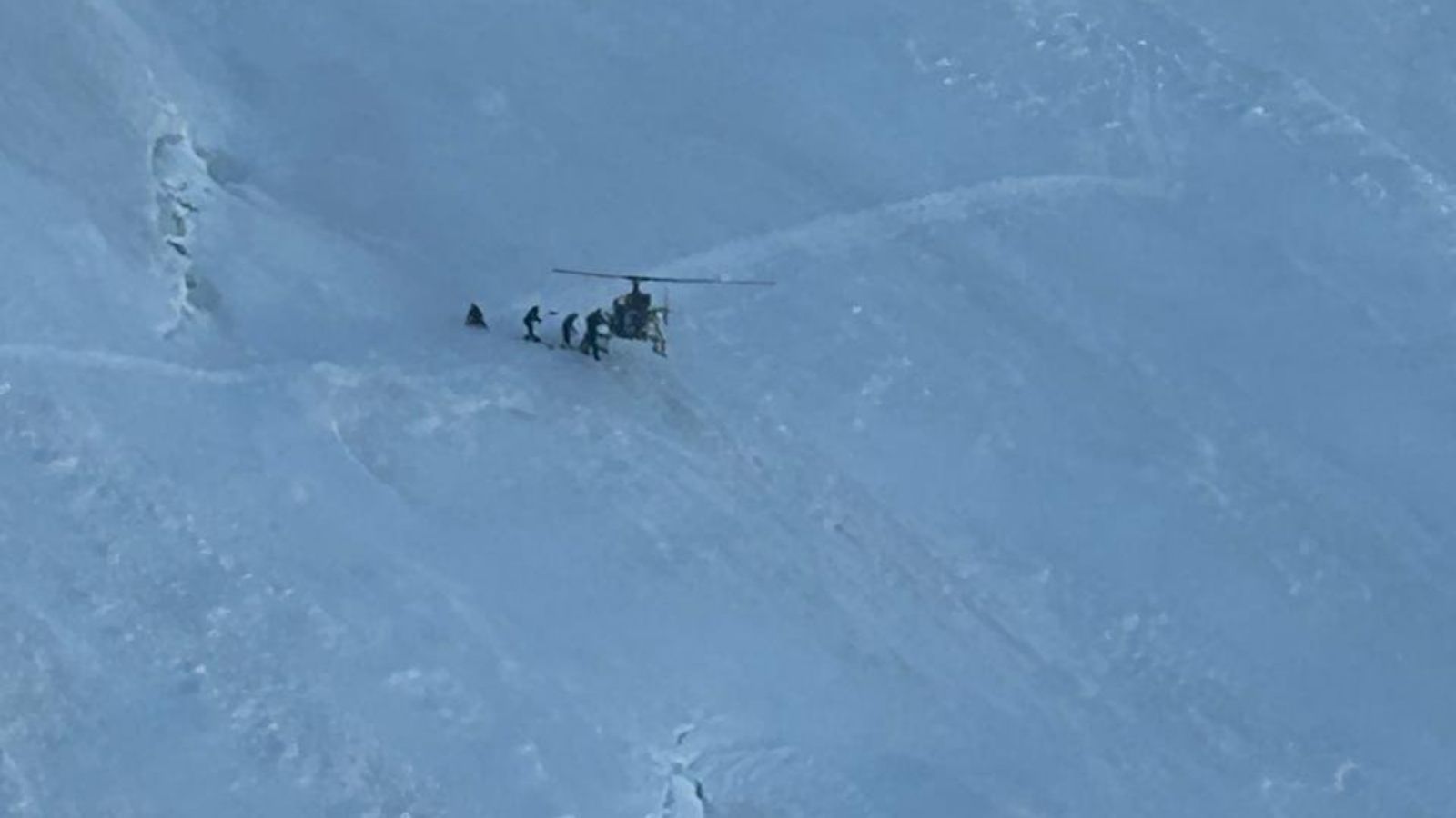 Indian Army Aviation Pilots Execute High-Altitude Rescue Near Nun Kun Massif