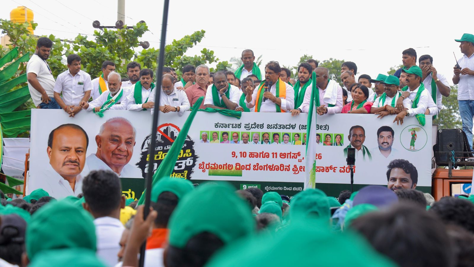 பிடதி டவுன்ஷிப் திட்டத்திற்கு எதிராக காங்கிரஸின் 2006 அறிக்கையை கிளறினார் குமாரசாமி