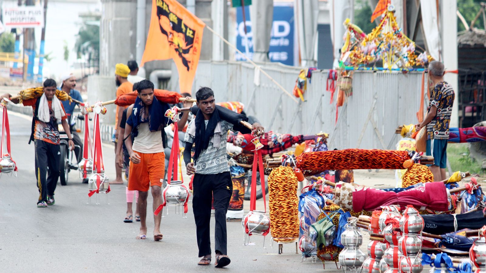 indianexpress.com - Express News Service - Kulgam attack: UP Police amp up security along Kanwar Yatra routes, Lucknow on high alert
