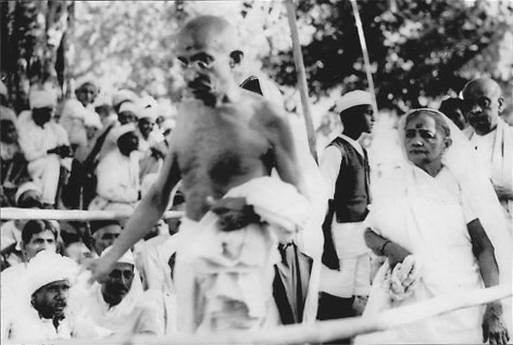 Mahatma Gandhi with Kasturba and Sardar Vallabhbhai Patel