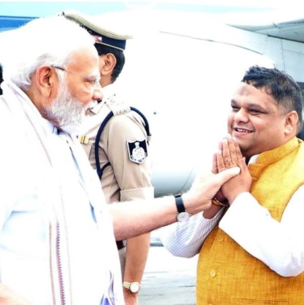 Priyank Kanoongo with Prime Minister Modi.