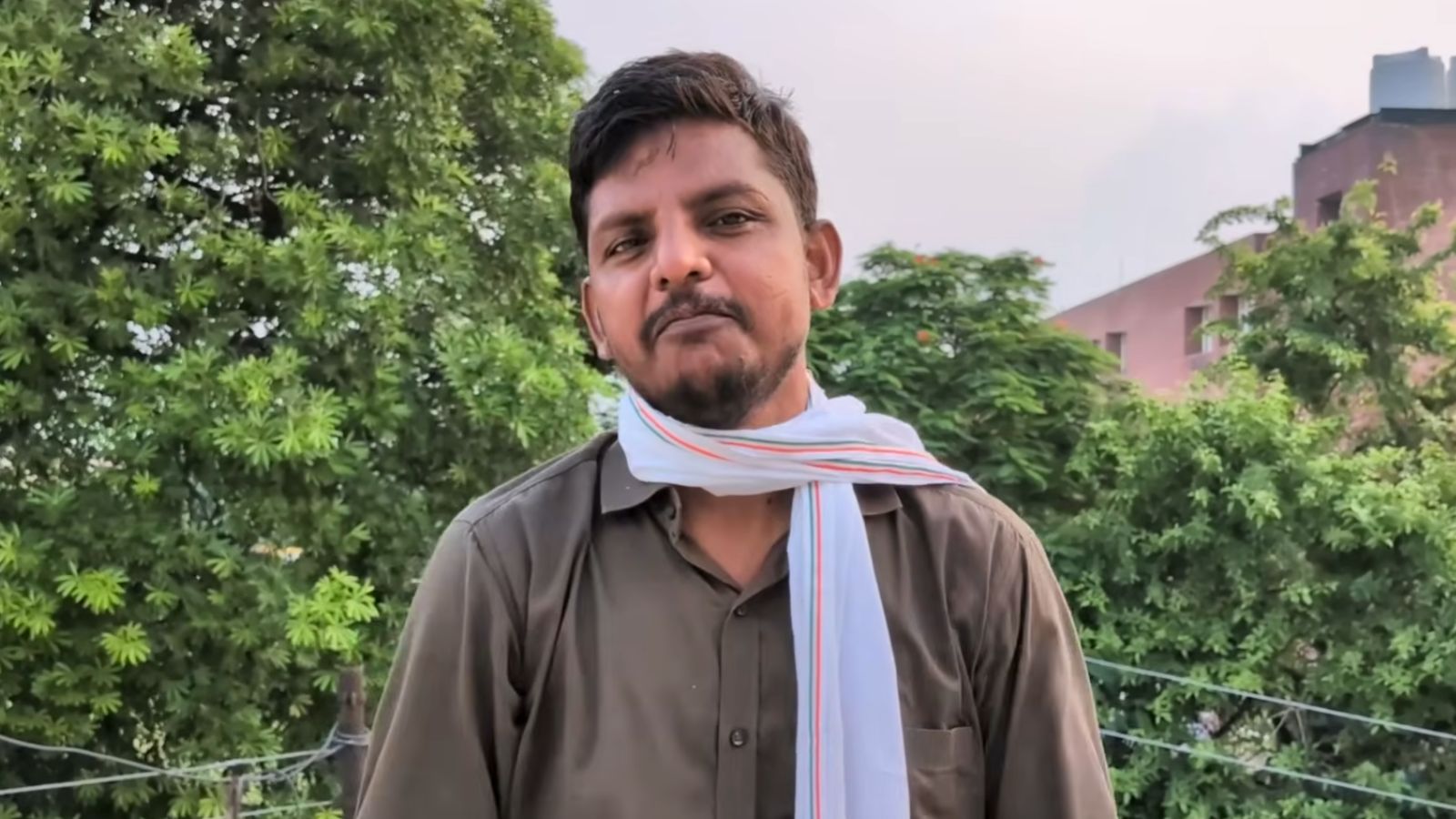 মোহাম্মদ ইরফান কে? দিল্লির স্লাম থেকে ভাইরাল যুবক ইউটিউব চ্যানেল পুনরুদ্ধার পেয়েছেন