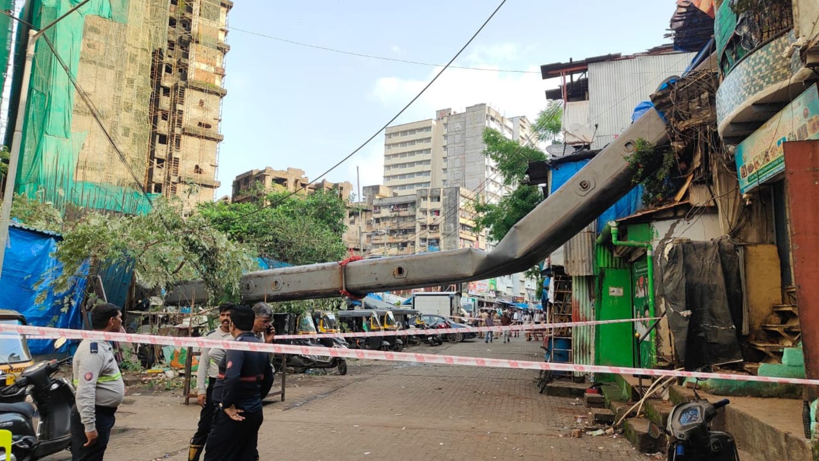 Several Injured as Crane Collapses in Mumbai's Kurla Area